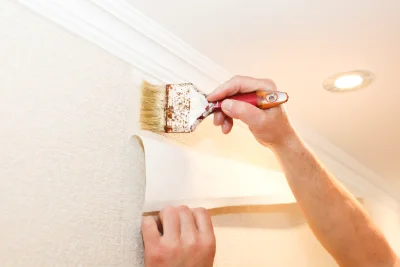 Pose de papier peint à Croth — revêtements muraux et toiles de verre